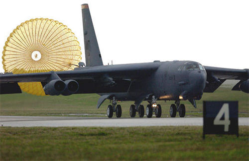 B-52降落.jpg