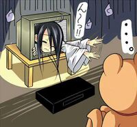 首先電視機不能太小，會爬不出來