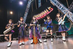 RAISE A SUILEN「ESSENTIALS」公演Day2成员合影